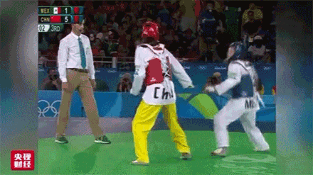 30分的成绩摘得金牌.另一名中国选手邱波因两次失误最终名列第六.