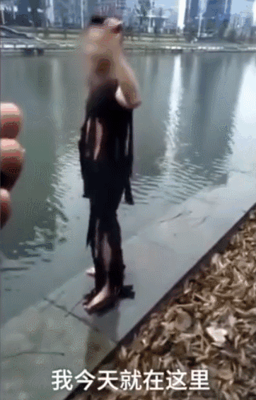 黑尾酱发半裸照被晚晚力挺,颜值flop的豆得儿要出道,1200w粉丝网红被