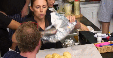 【90号茶室】 80后新西兰美女总理,泡夜店,搞同居