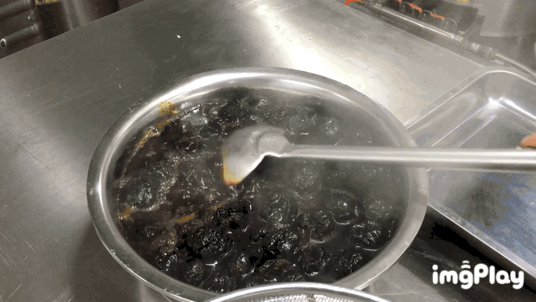 要想喝枣沫糊,最好是冬天去西安,冰天雪地的,热气腾腾的枣沫糊端到你