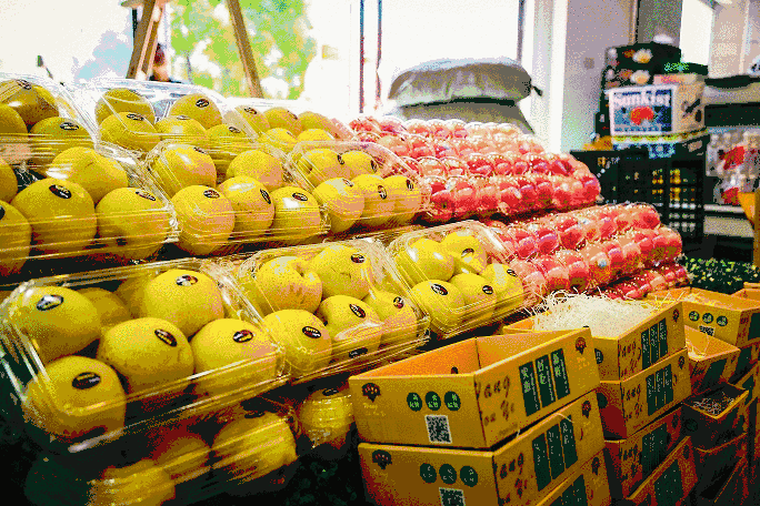 水果店都混黑社会了，还好咱“蛙笑”叱咤黑白两道