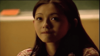 不敢见太阳，用剪刀剪自己的肉，她活成了幽灵少女？