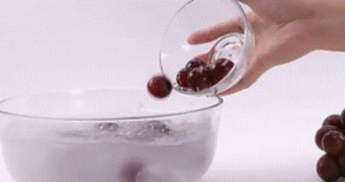 洗衣服時加點它，搓一下都不用，衣服立刻干凈如新！