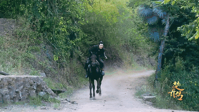 套马的汉子你威武雄壮 窦骁:我是本身就会骑马,你看燕洵他在戏中骑马