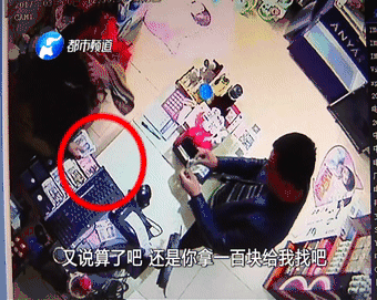 男子買東西時(shí)把售貨員繞暈 沒給錢還被倒找錢