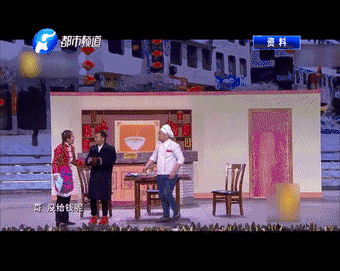 男子買東西時(shí)把售貨員繞暈 沒給錢還被倒找錢