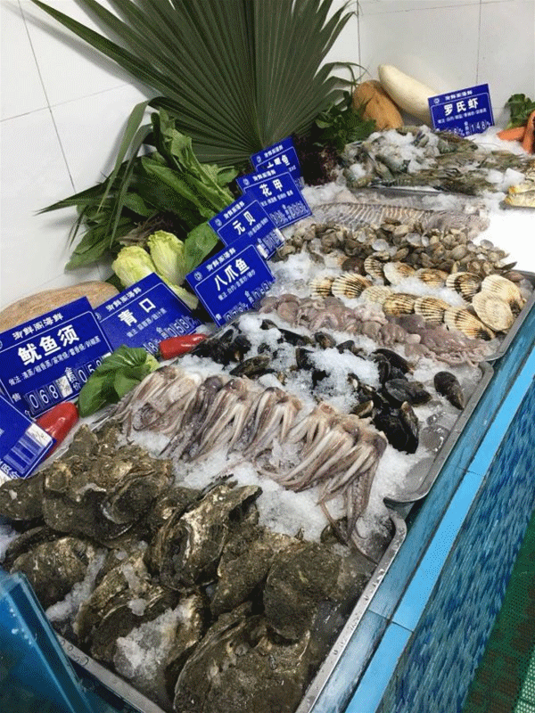 泥猛,花螺, 八爪鱼,花甲,扇贝,鱿鱼等等, 想吃什么点什么,想怎么吃就
