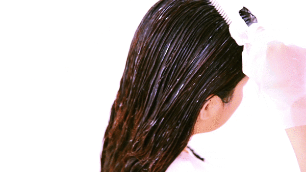 一梳,头发染好了,白发不见了