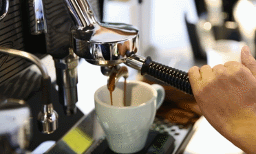 kris先生知道我有爱喝咖啡的习惯,于是请教了咖啡厅的老板, 亲手炮制