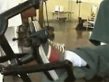 所谓百闻不如一见,令人惊喜的是,这些百年前的健身器材现在也能用!