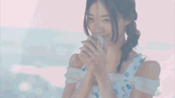 可盐可甜,长相偏御姐(据说身材很好)▼