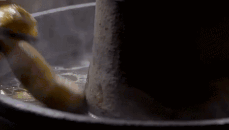 搭配散养走地乌鸡,以及红枣,枸杞,党参,天麻等滋补食材,每份煲汤均