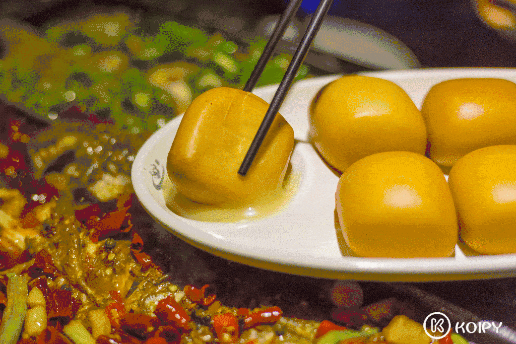 各位看官就算看也看饱了 拳头大小的馒头个个 外酥里嫩 搭配粘稠的 奶