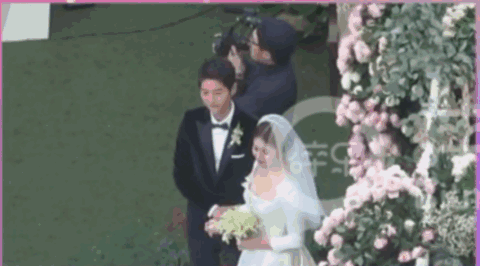 双宋世纪婚礼现场照片曝光,宋慧乔这是怀孕了?