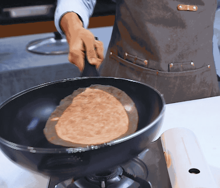 ▼这款蓝钻陶瓷不粘锅,炒菜超级丝滑,一点也不粘,完美荷包蛋说来就来