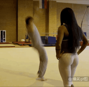 【 爆笑gif图】 微信号:gifaaa 微信最火gif图账号 长按以下二维码