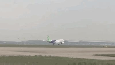 从最初运-10项目下马,到中美合资生产飞机,再到中国自主研发客机,一路