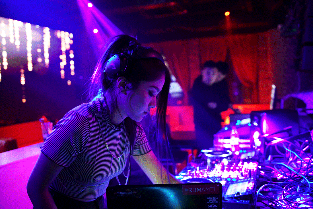 这个酷酷的dj少女,连潘玮柏都请她打碟