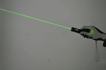 广东男孩被激光笔射伤眼睛 视力暴跌至0.3