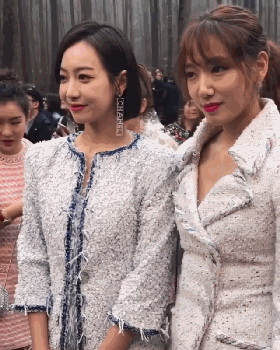 而所有嘉宾中,周杰伦无疑是最抢镜的,因为他是带着妈妈与老婆一块去