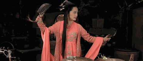 中的搞笑担当姚晨,曾获华鼎奖最佳女主,有过优秀的代表作《武林外传》