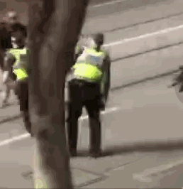 突发! 恐怖分子点燃汽车冲进闹市 连捅多人 凶手是长住加拿大的ISIS成员