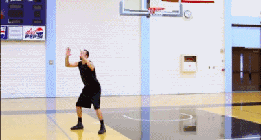 勾手投篮细节解析!摆脱被盖的悲剧就靠它了