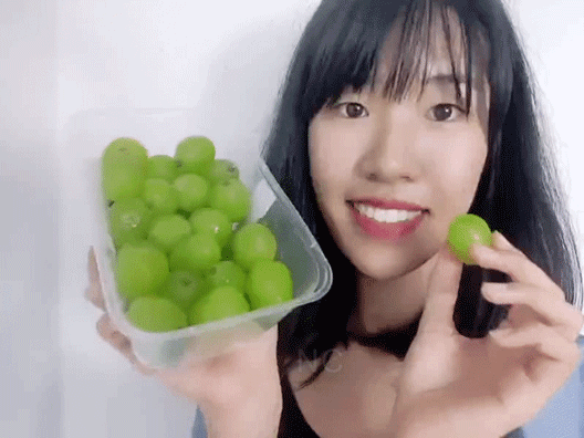 《天天向上》节目组在盘点世界各地美味水果