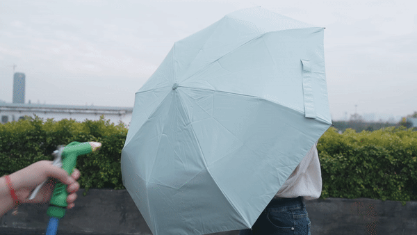 我今年用的这把英国雨伞一秒开关伞面一甩就干丨开团
