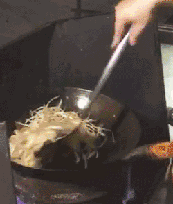 那213的笑容充分告诉你, 超顶肚炒河粉, 看看这抛锅, 站在一旁的我都