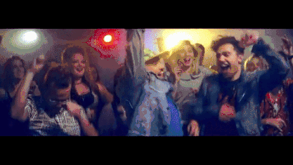 夏日不插电live show 喝嗨之后,你就是人群中最闪亮的dancing queen