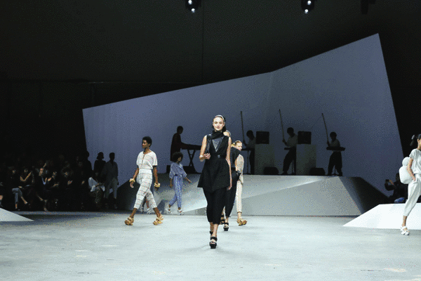 cosmo在时装周             issey miyake / 秀场直击