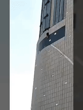 颤栗丨甘肃女生跳楼事件:杀人的舆论及诛心的看客