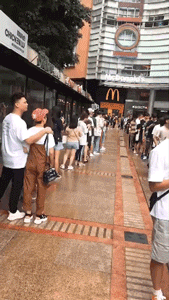 ά�����㳡��ظ����������͸¶�������7��ǰ���������ߵ����¿��Ŷӣ�10��û����ǰ�������Ѿ��ӽ���ǧ�ˡ�