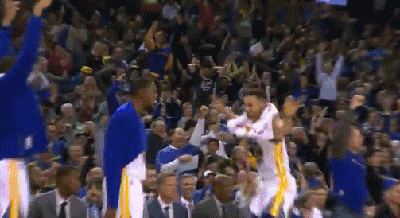 有网友调侃说 汤普森半场还落后步行者10分 克莱60分的集锦里面发现了