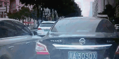 绝对能把你看傻的车辆变道动图集锦