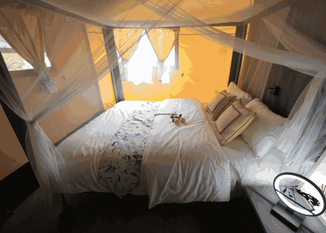 房型面积25㎡,内设1.5米双人床1张,和0.