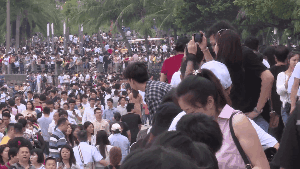 ���Ϸ����б�������5��2�������幫԰�οͳ���40���ˣ������԰������Ҫ��40���ӵĳ��ӣ����ϲ������������ǰ1Сʱ��׼�����οͺò����׳���һ��ȴײ����ɽ�˺����ֻ����źŶ�û���ˣ�