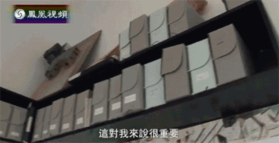 他后来简化了这一切—— 每天抽出一小时在速写本上画水彩, 就这样从