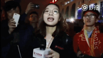 全程高能!女记者遇上刚看完国足的球迷,简直毫无办法