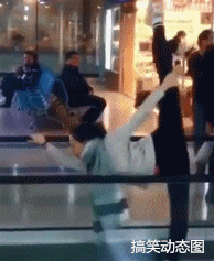 【gif】八女过扶梯,花样一字马各显神通