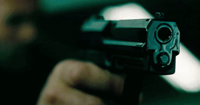 在第一部《机械师》的结尾,森叔饰演的杀手亚瑟毕肖普亲手开枪杀死了