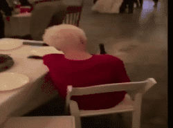 我不管,本姑娘才90岁,我就要找帅哥!