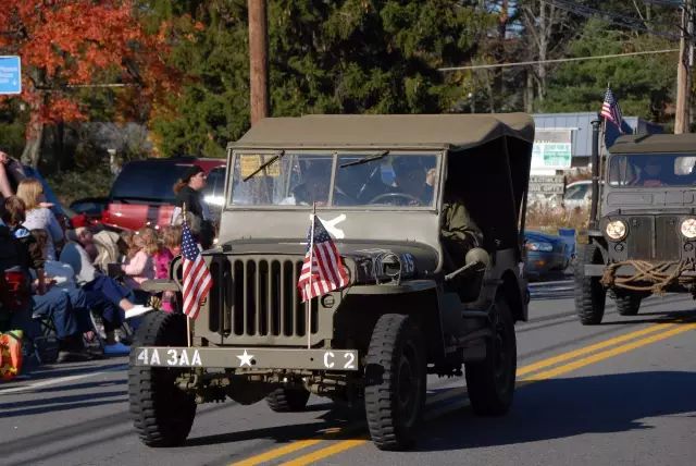 1942年,道奇公司为盟军生产了t214系列3/4吨4x4卡车,在盟军中广泛装备