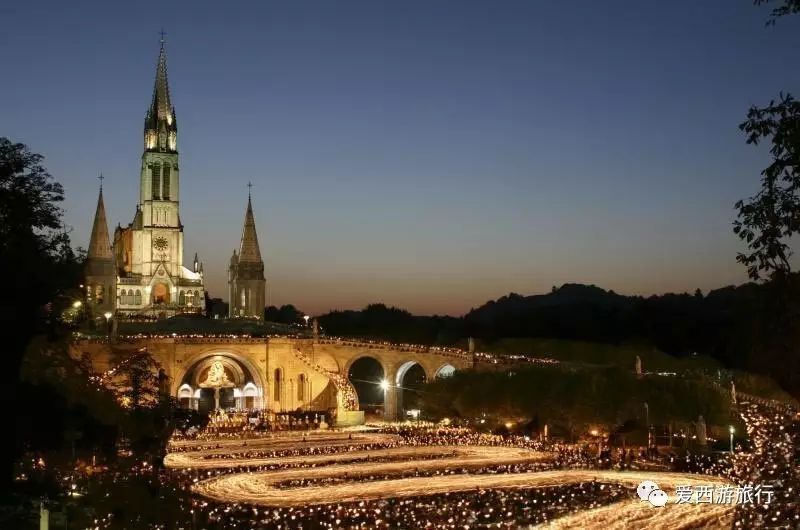 露德(lourdes) 也称卢尔德,位于法国西南部比利牛斯山山麓的一个小