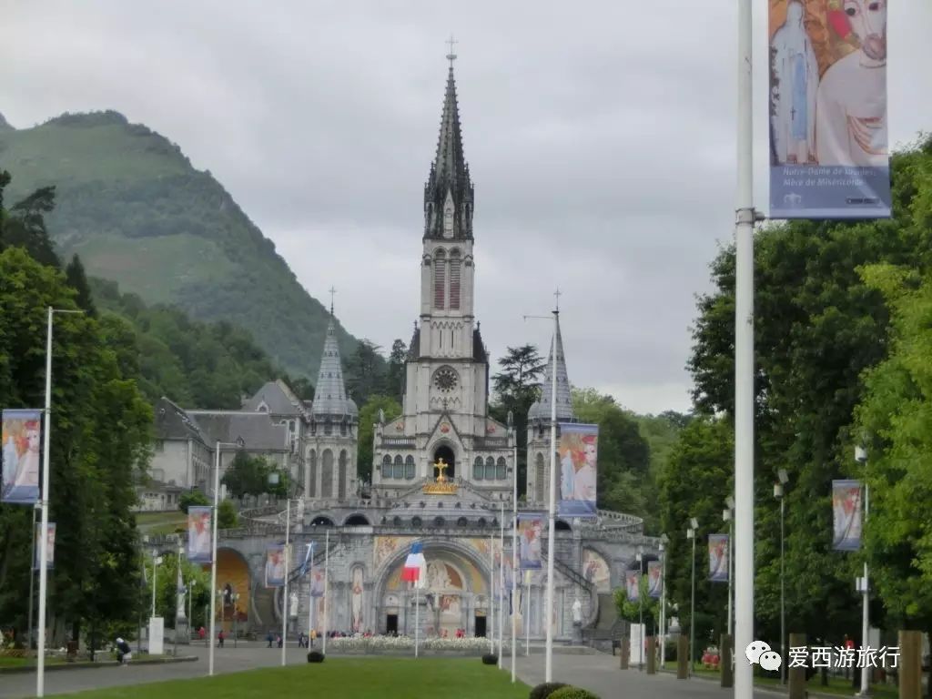 医治的泉水——露德 露德(lourdes) 也称卢尔德,位于法国西南部比利牛