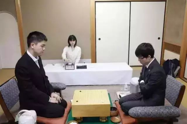 早在14年,柯洁对战日本围棋第一人井山裕太时,声称"让对手血溅五步"