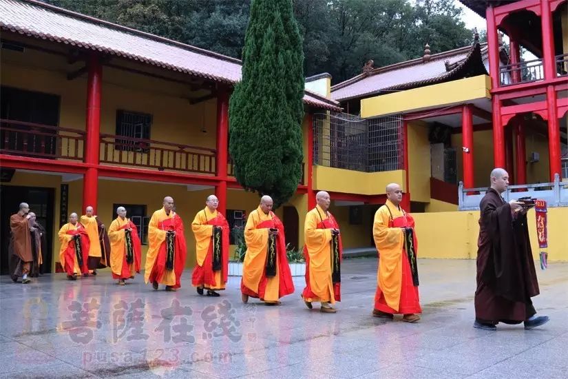 现场报道丨江西上饶能仁禅寺传授三坛大戒法会第十八天:通白二师,请戒