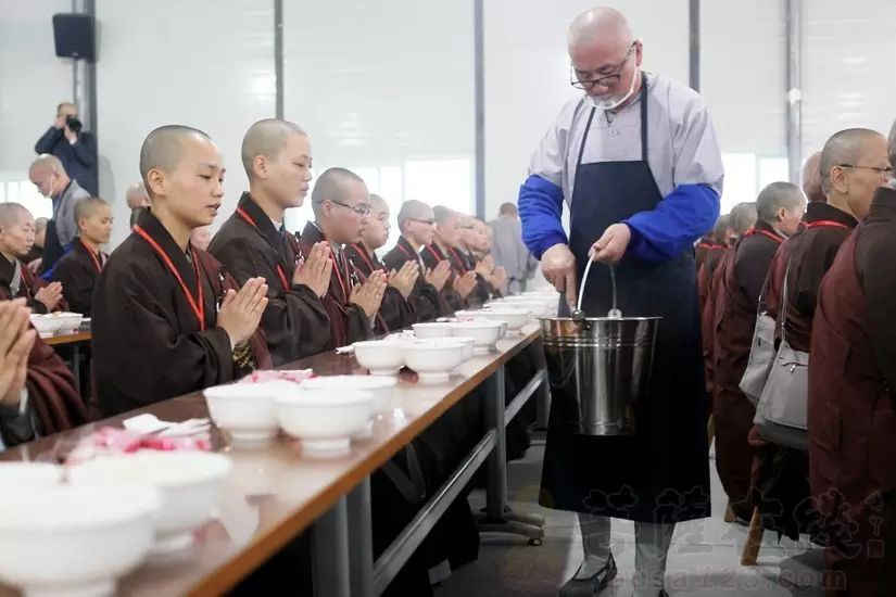 现场报道丨七塔禅寺传授三坛大戒法会正授比丘,比丘尼具足戒登坛圆满