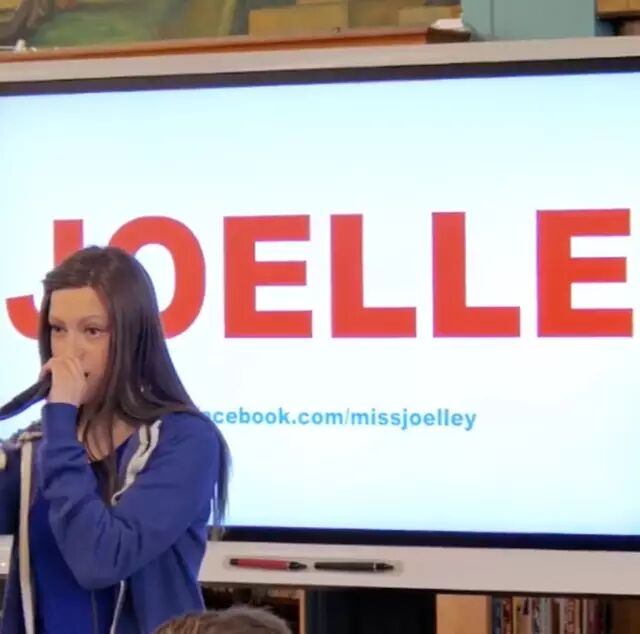 8岁时脱发被鼓励被排挤，终于17岁的她，无比美！